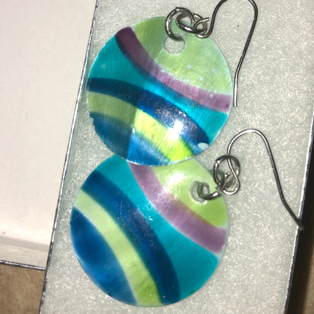 Gorgeous earrings - Picture 2 of 3